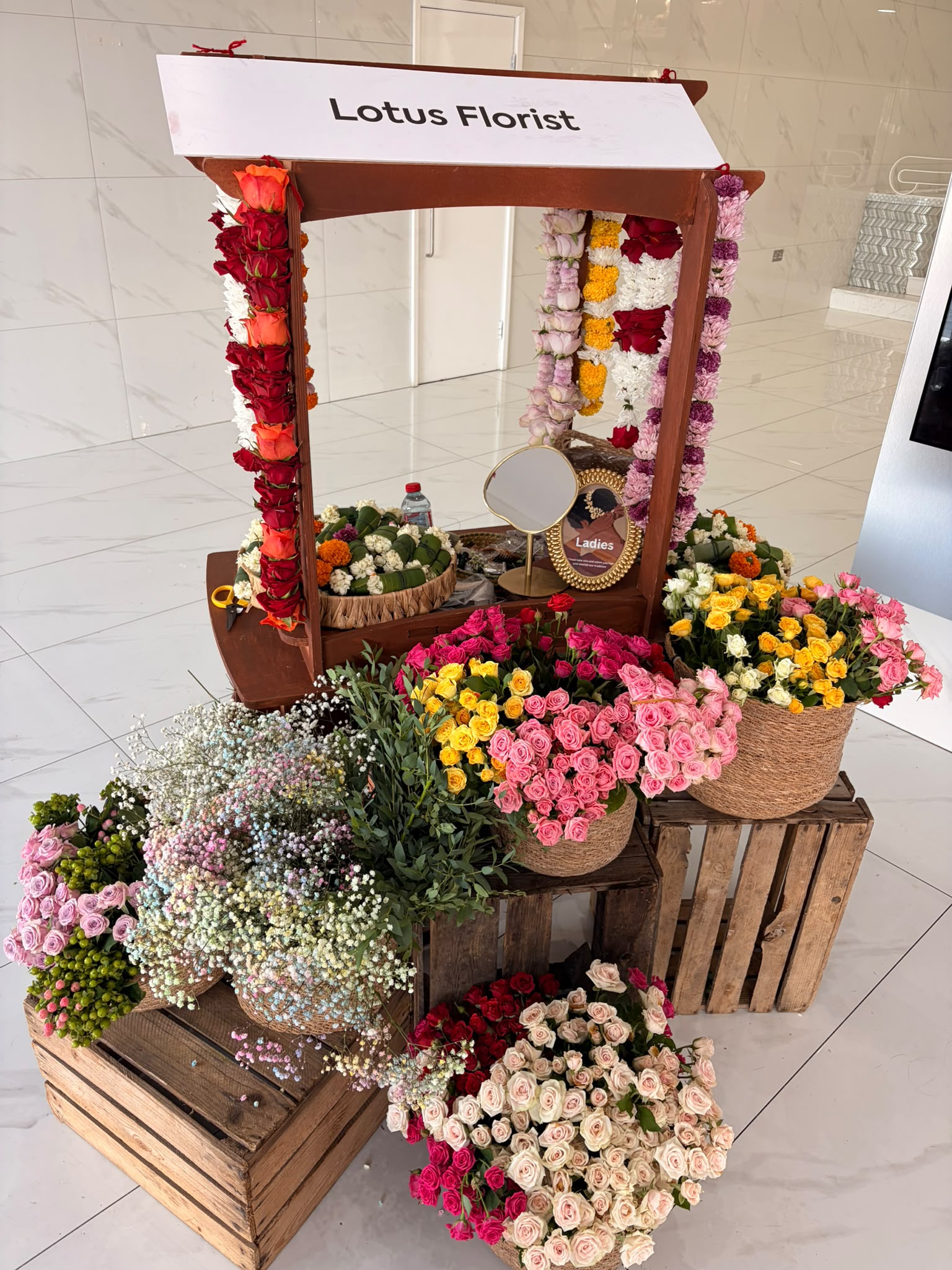 Guest Hair Adornment Stand - Pookadhai by Lotus Florist